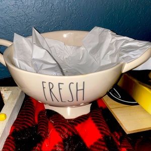 Rae Dunn Fresh Strainer